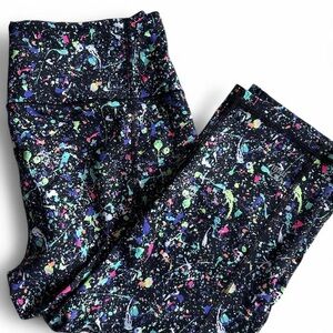 Victoria’s Secret VSX Sport Knockout Crop Leggings - Size M